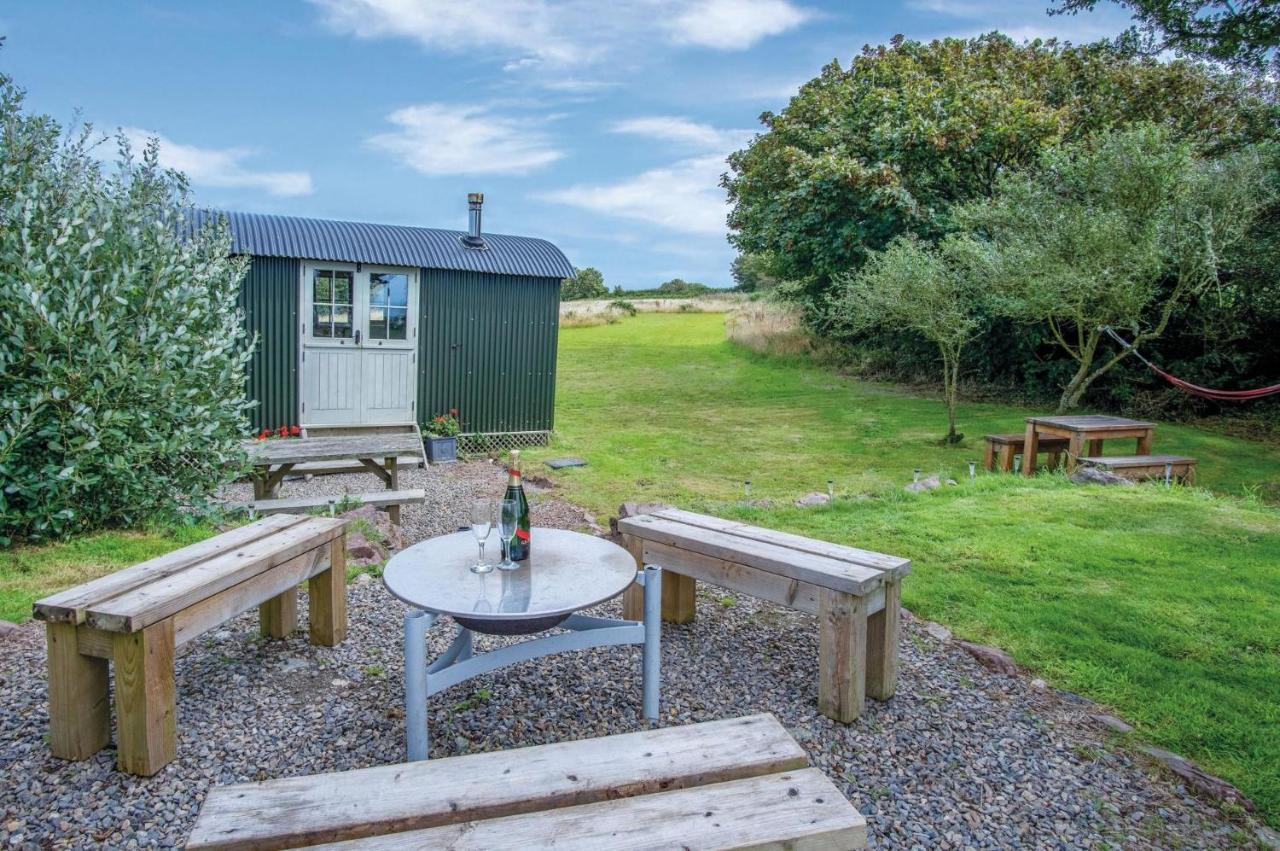 Haven View - 1 Bedroom Shepherds Hut - St Ishmaels Saint Ishmaels  エクステリア 写真