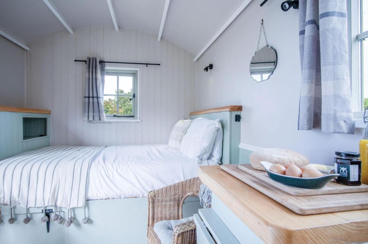 Haven View - 1 Bedroom Shepherds Hut - St Ishmaels Saint Ishmaels  エクステリア 写真