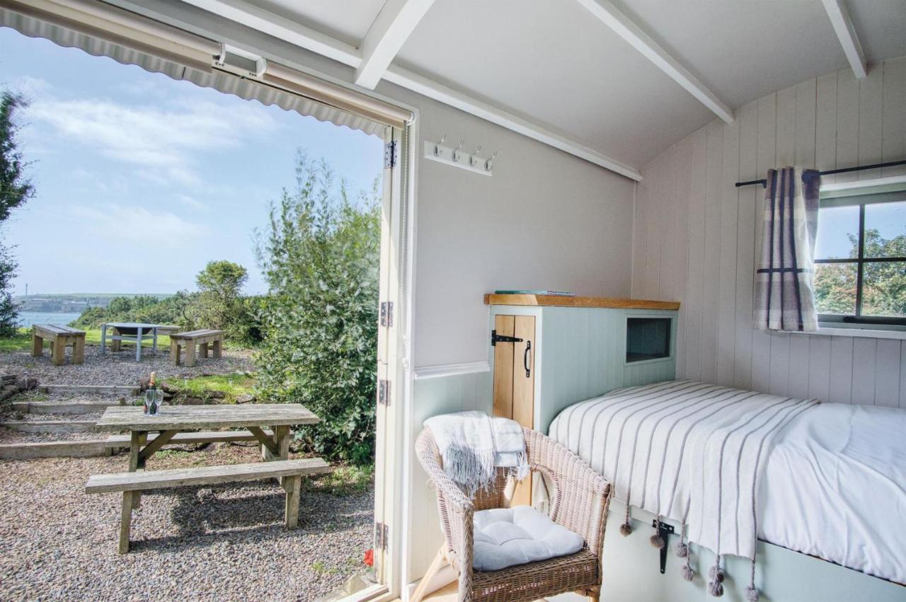 Haven View - 1 Bedroom Shepherds Hut - St Ishmaels Saint Ishmaels  エクステリア 写真