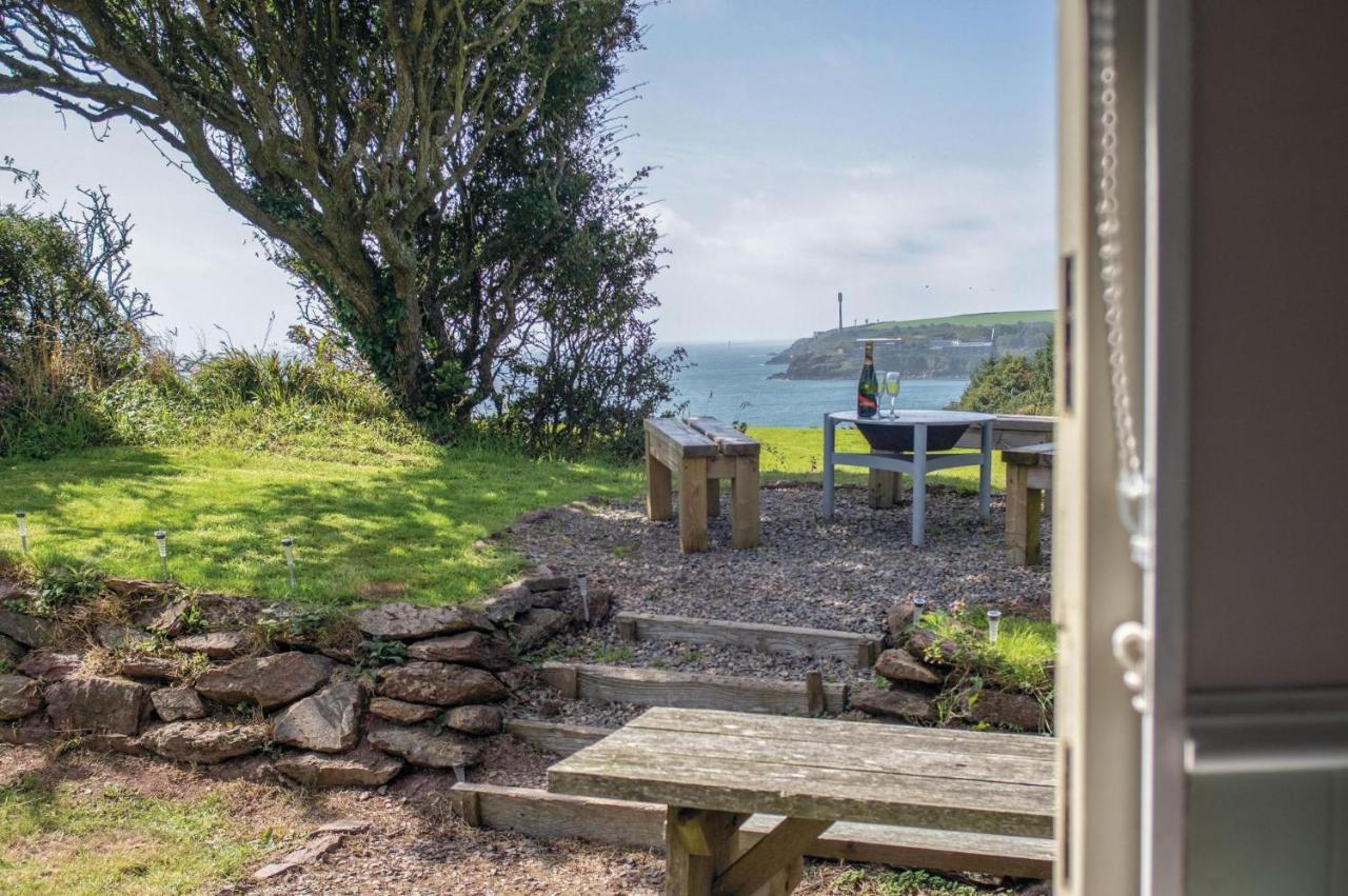 Haven View - 1 Bedroom Shepherds Hut - St Ishmaels Saint Ishmaels  エクステリア 写真