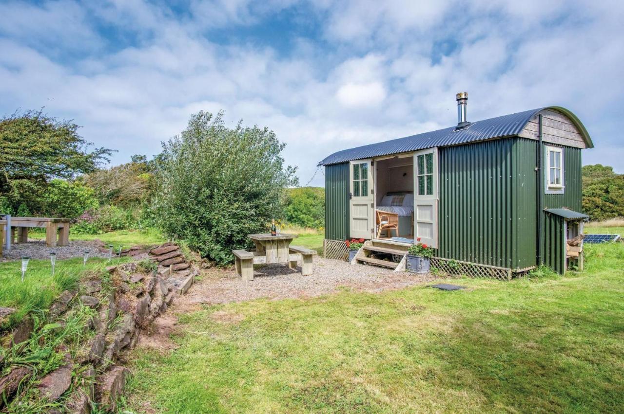 Haven View - 1 Bedroom Shepherds Hut - St Ishmaels Saint Ishmaels  エクステリア 写真