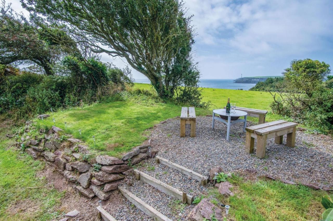 Haven View - 1 Bedroom Shepherds Hut - St Ishmaels Saint Ishmaels  エクステリア 写真