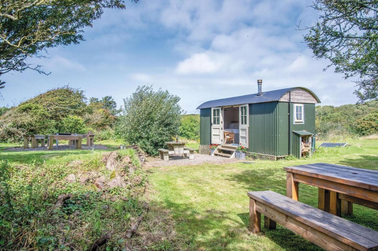 Haven View - 1 Bedroom Shepherds Hut - St Ishmaels Saint Ishmaels  エクステリア 写真